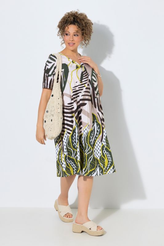 Robe midi avec poches, décolleté en V et manches courtes, coupe évasée