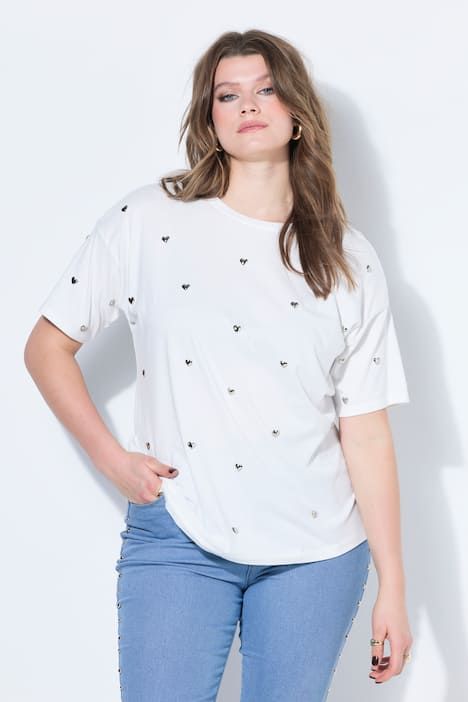 T-shirt oversize, clous cœurs