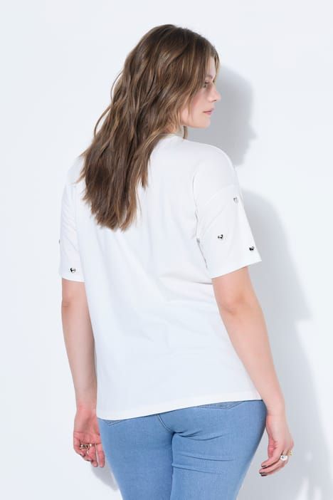 T-shirt oversize, clous cœurs