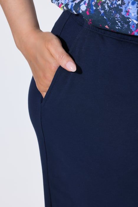 Pantalon en jersey avec jambes droites et poches, jusqu'à la taille 68/70