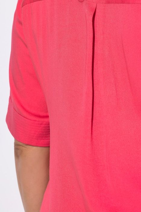 Blouse à empiècement matelassé. Manches courtes et coupé évasée