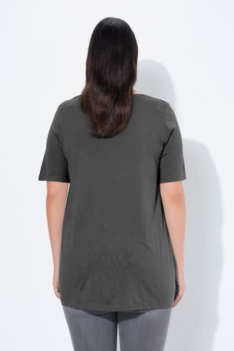 T-shirt en modal. Plis fantaisie, col rond et manches courtes. Coupe évasée