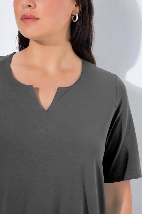 T-shirt manches courtes et col tunisien, coupe évasée