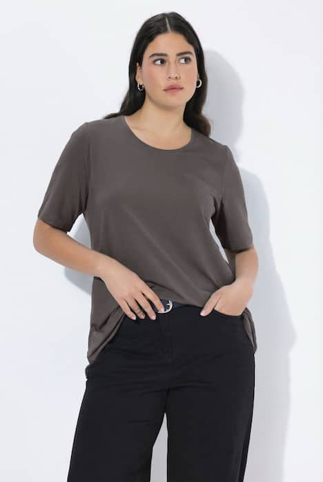 T-shirt en coton bio. Col rond et manches courtes. Coupe évasée