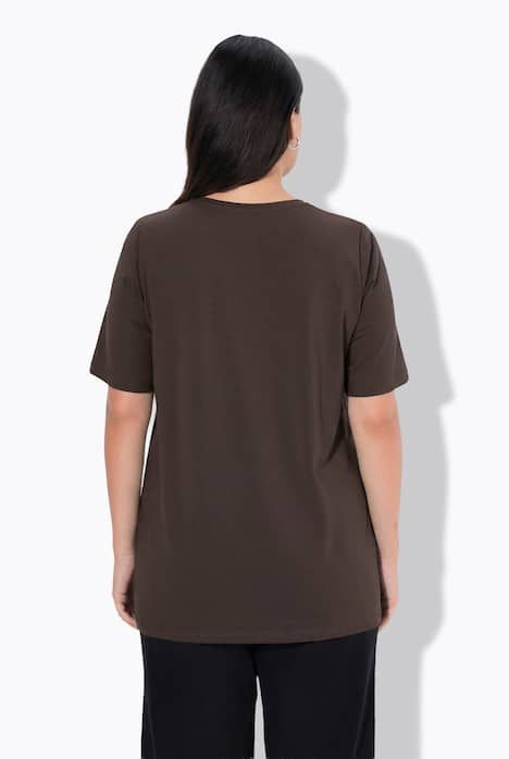 T-shirt en coton bio. Col rond et manches courtes. Coupe évasée