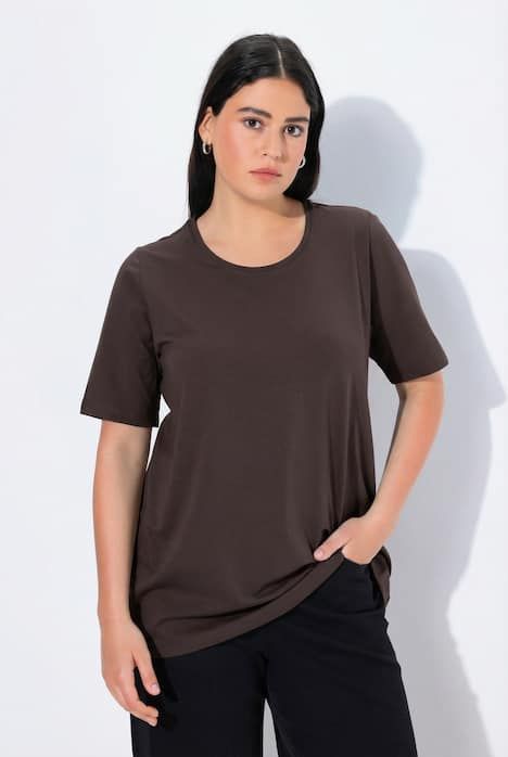 T-shirt en coton bio. Col rond et manches courtes. Coupe évasée