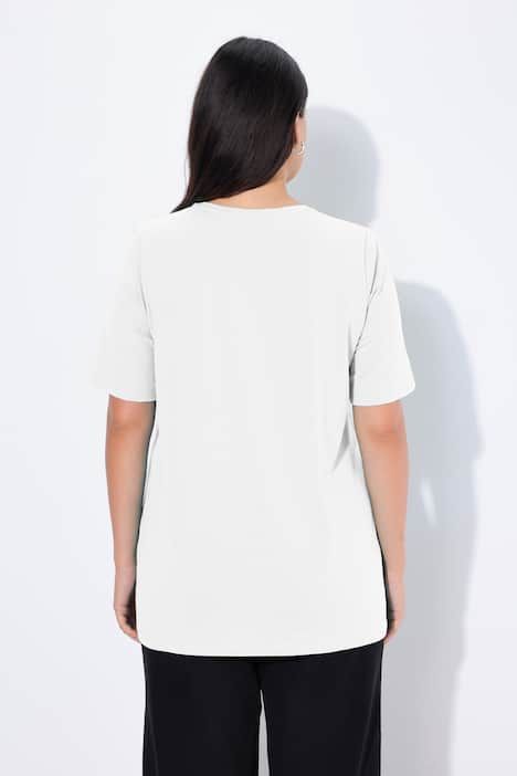 T-shirt en coton bio. Col rond et manches courtes. Coupe évasée