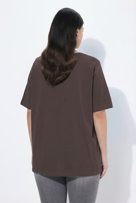 T-shirt à coupe évasée. Décolleté en V et manches courtes