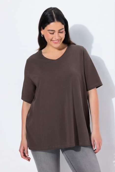 T-shirt à coupe évasée. Décolleté en V et manches courtes