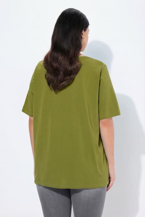 T-shirt à coupe évasée. Décolleté en V et manches courtes