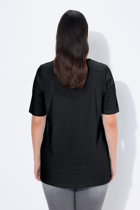 T-shirt à manches courtes et col carré. Coupe évasée