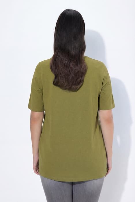 T-shirt à manches courtes et col carré. Coupe évasée