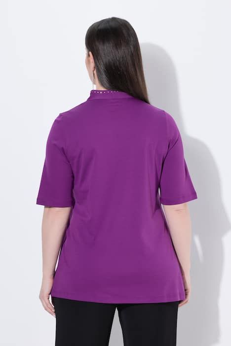 T-shirt à col cygne et manches courtes. Coupe évasée