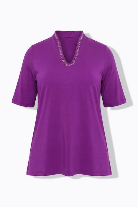 T-shirt à col cygne et manches courtes. Coupe évasée