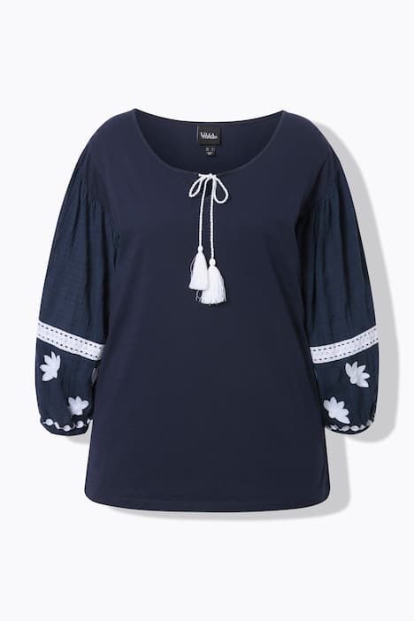 Blouse brodée. Col tunisien et manches longues