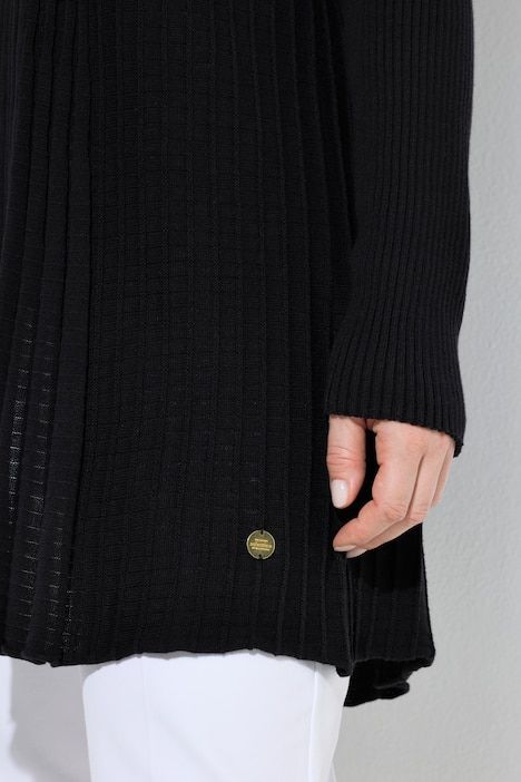 Cardigan plissé. Col châle et manches longues. Coupe évasée