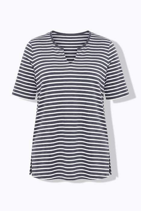 T-shirt long à rayures. Manches courtes et décolleté rond. Coupe évasée