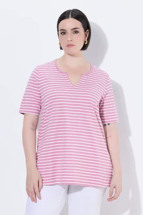 T-shirt long à rayures. Manches courtes et décolleté rond. Coupe évasée