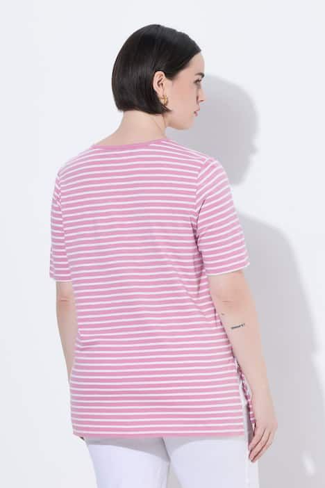 T-shirt long à rayures. Manches courtes et décolleté rond. Coupe évasée