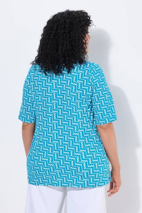 T-shirt à imprimé graphique. Col en V et manches courtes. Coupe évasée