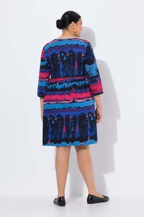 Robe en jersey motif batik, décolleté carré et manches 3/4, coupe évasée