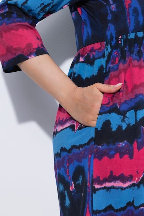 Robe en jersey motif batik, décolleté carré et manches 3/4, coupe évasée