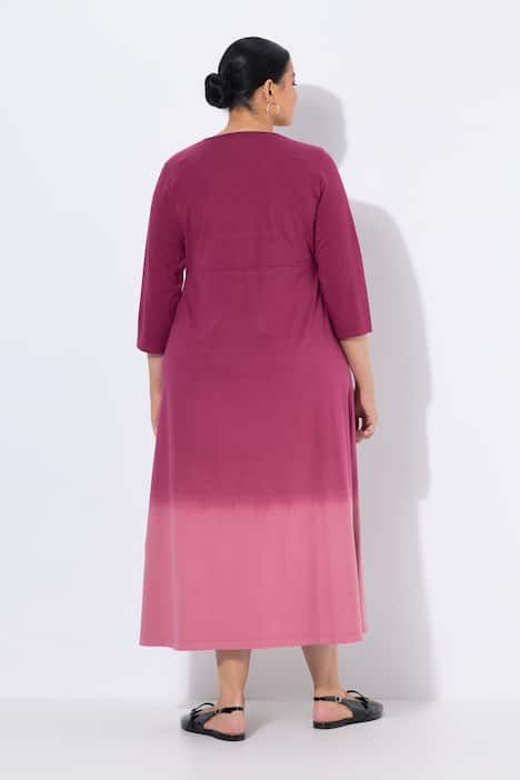 Robe en jersey motif batik, décolleté en V et manches 3/4, coupe évasée