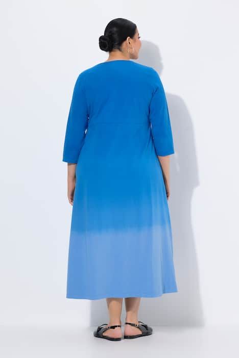 Robe en jersey motif batik, décolleté en V et manches 3/4, coupe évasée