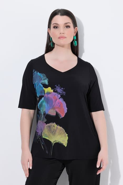 T-shirt au tombé fluide, motif feuilles de ginkgo, manches courtes et décolleté en forme de cœur, coupe Classic Fit