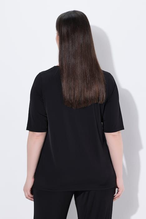 T-shirt au tombé fluide, motif feuilles de ginkgo, manches courtes et décolleté en forme de cœur, coupe Classic Fit