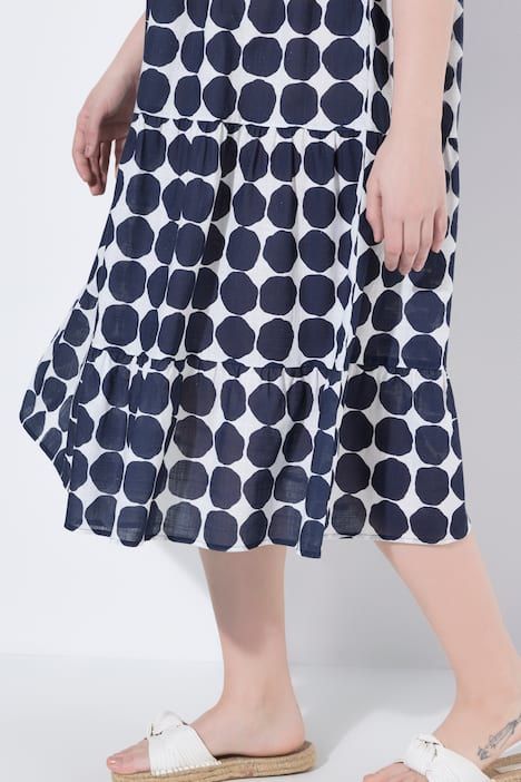 Robe midi à pois, décolleté rond et manches courtes, coupe évasée