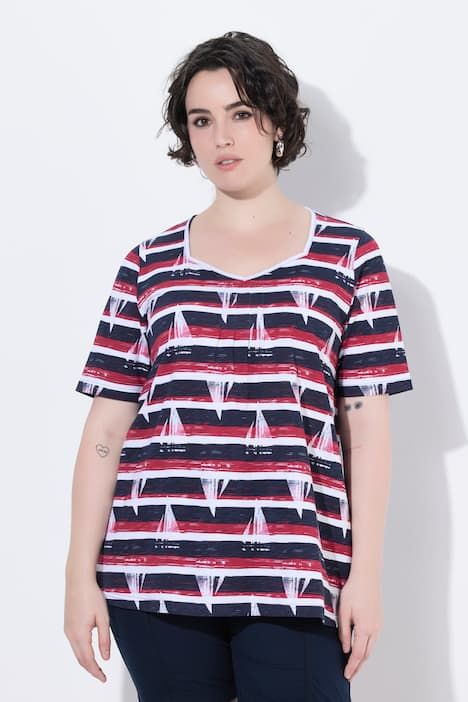 T-shirt coupe évasée, motif voiliers, décolleté en forme de cœur et manches courtes