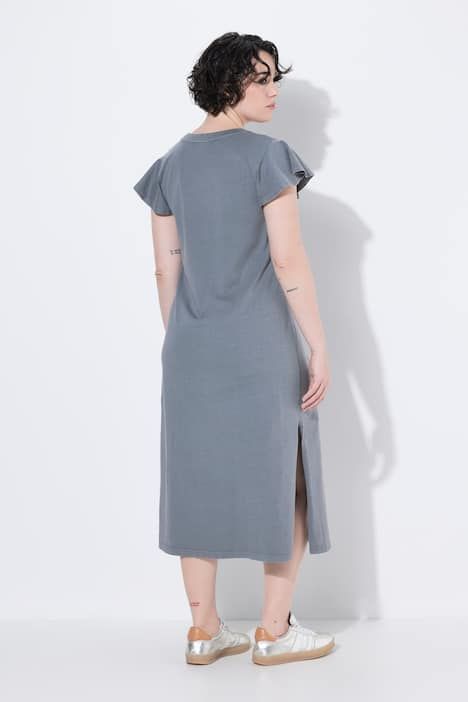 Robe maxi avec petite broderie, coupe évasée, décolleté rond et manches 3/4 volantées