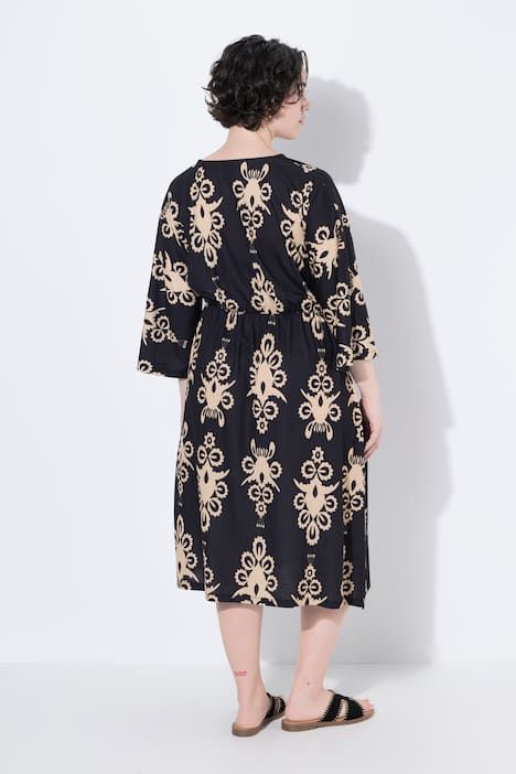 Robe imprimée, décolleté en V effet cache-cœur et manches 3/4