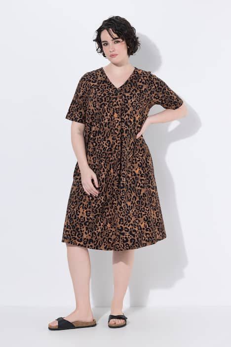 Robe midi avec poches, décolleté en V et manches courtes, coupe évasée