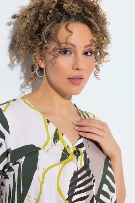 Robe midi avec poches, décolleté en V et manches courtes, coupe évasée