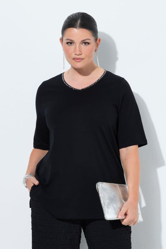 T-shirt à coupe évasée. Col en V et manches courtes