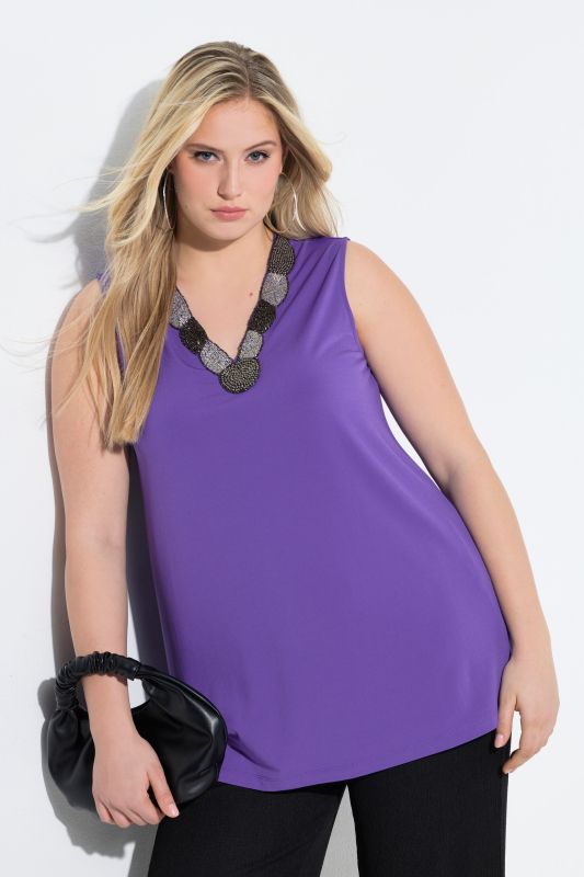 Débardeur à broderies perles. Décolleté V. Coupe évasée