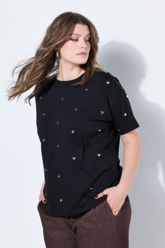 T-shirt oversize, clous cœurs