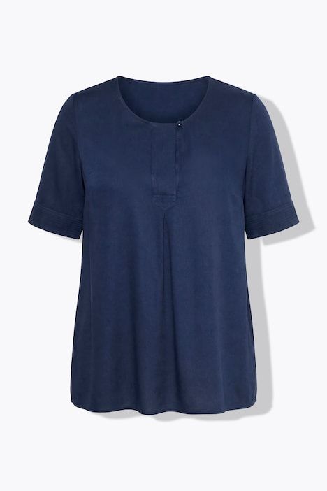 Blouse à empiècement matelassé. Manches courtes et coupé évasée