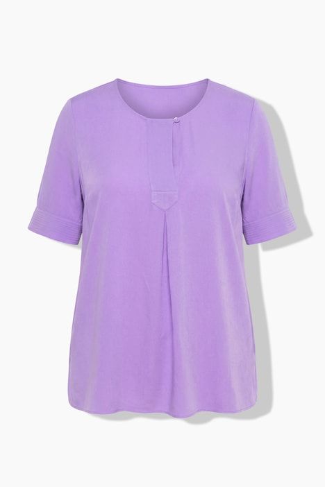 Blouse à empiècement matelassé. Manches courtes et coupé évasée