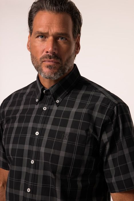 Chemise à carreaux. Manches courtes et col à pointes boutonnées. Coupe Modern Fit.