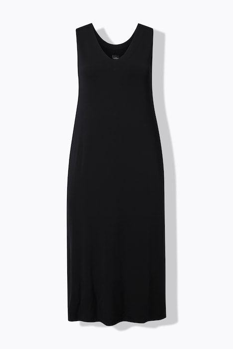 Robe midi sans manches, en tissu fluide. Silhouette en A évasée et décolleté en V.