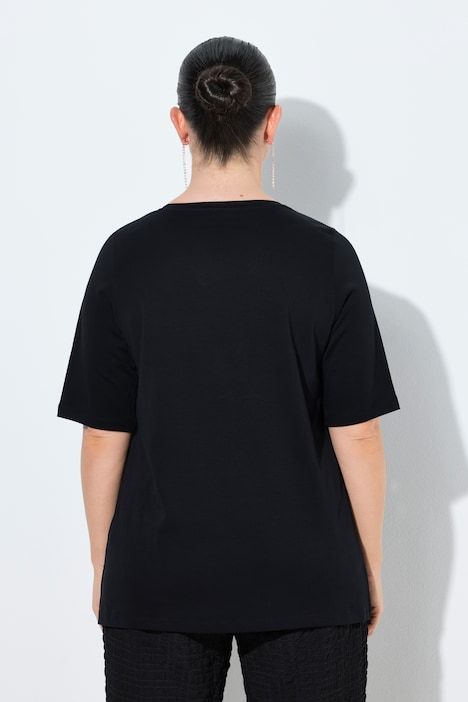 T-shirt à coupe évasée. Col en V et manches courtes