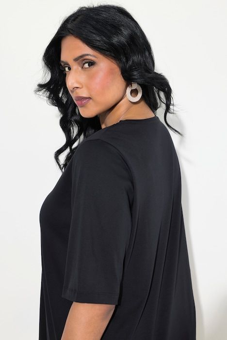 T-shirt à coupe évasée. Col en V et manches courtes