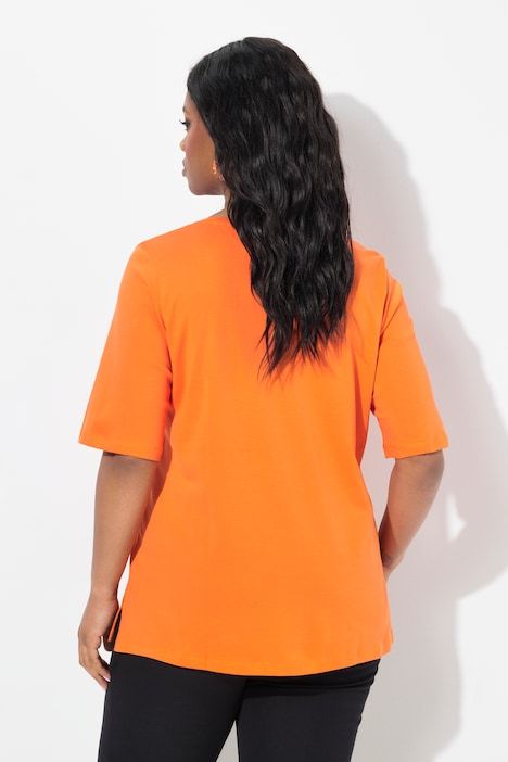 T-shirt à coupe évasée. Col en V et manches courtes