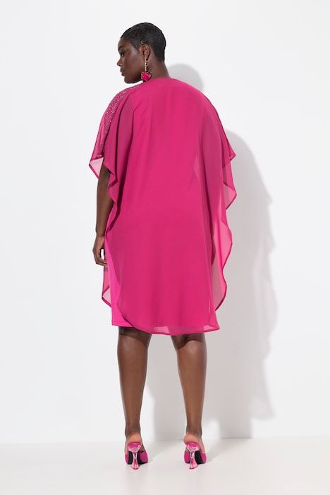 Robe en mousseline, multicouche. Décolleté V, manches 3/4