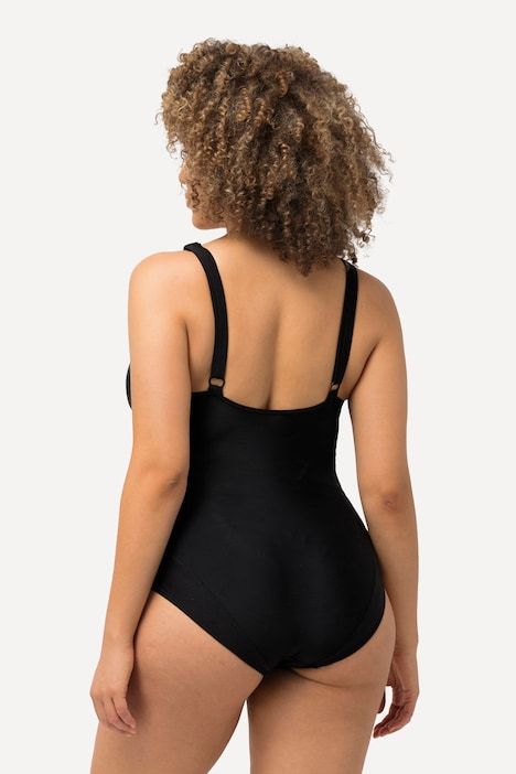 Maillot de bain à bonnets souples. Effet drapé. Armatures