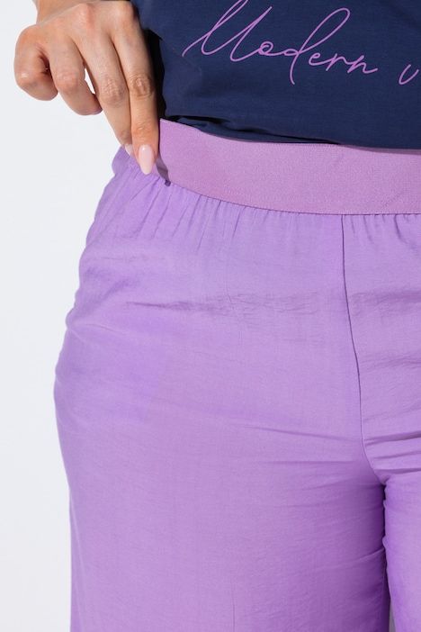 Pantalon à enfiler à tissu texturé. Taille élastique et jambe large