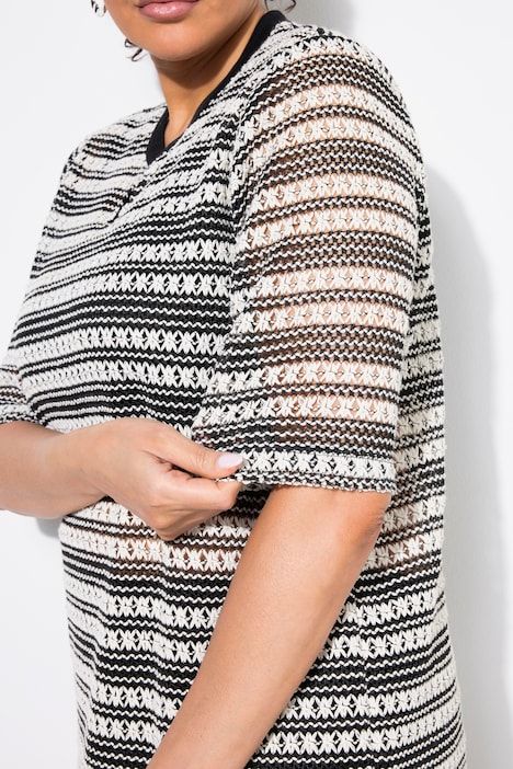 T-shirt rayé en maille. Col rond et manches courtes